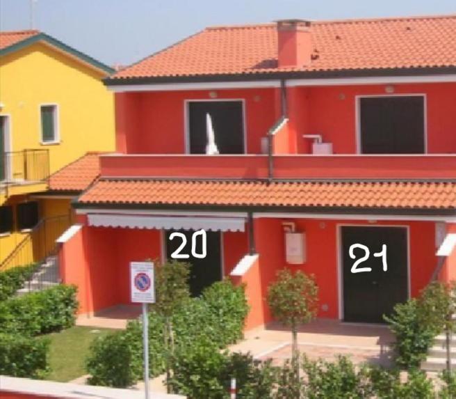 Iris 20 In Posizione Strategica, Indipendente, All'Interno Del Villaggio Dei Fiori Caorle Bagian luar foto